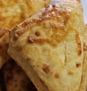 Scone Queso