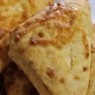 Scone Queso